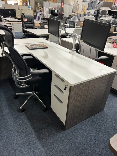 CL DESK WITH BBF PED